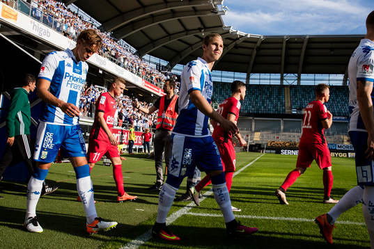 IFK Göteborgs Thomas Rogne och Gustav Engvall  på väg in