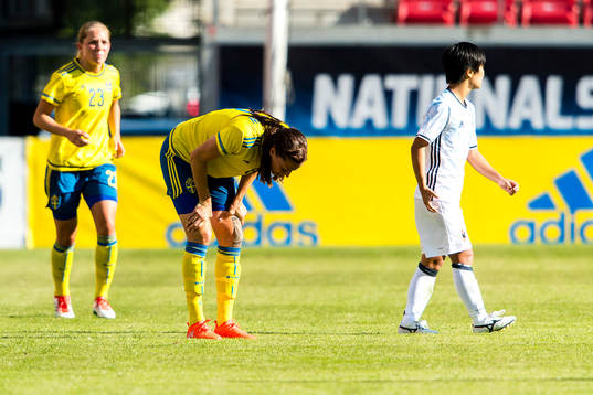 Sveriges Lotta Schelin hostar