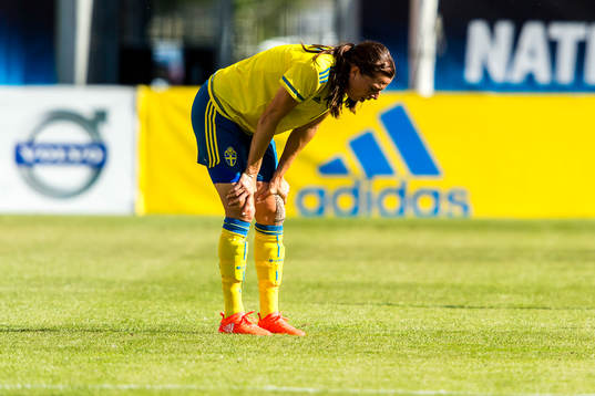 Sveriges Lotta Schelin hostar