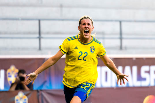 Sveriges Oliva Schough jublar