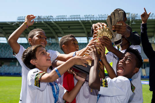 Lizzy Football Club firar segern i Gothia Cup finalen