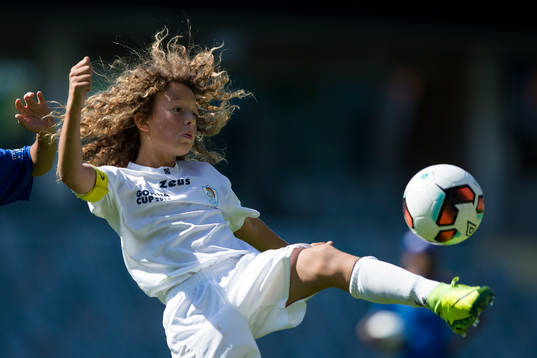 En Azzurri spelare först på bollen