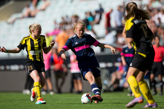 KFV Segeberg spelare först på bollen