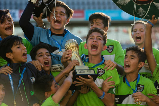 CA Intercups Mexico jublar med guldpokalen