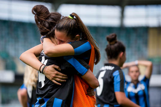 Inter spelare jublar