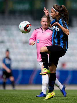 Inter spelare med bollen