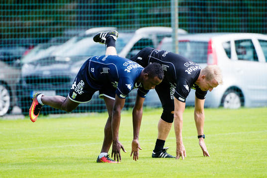 IFK Göteborgs Prosper Kasim tränar med sjukgymnast