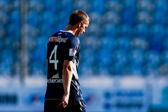 Gefles Anton Lans lämnar planen