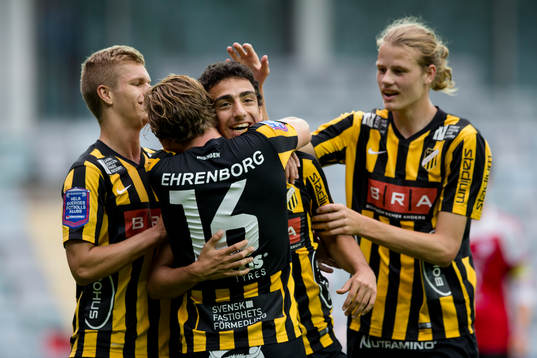 Häckens Daleho Irandust jublar och omfamnas