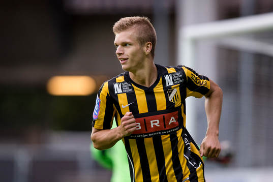 Häckens Lucas Hedlund jublar