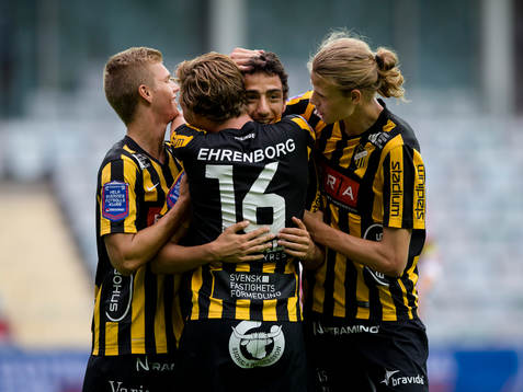 Häckens Daleho Irandust jublar och omfamnas