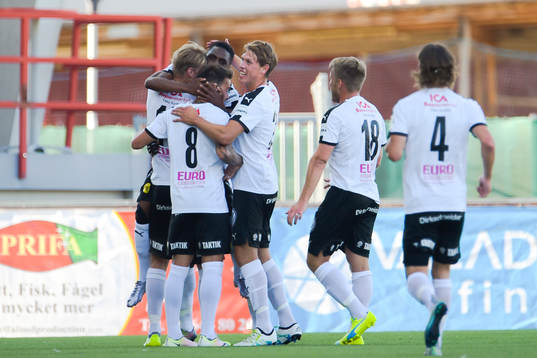 Frejs spelare jublar