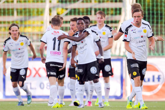 Frejs spelare jublar
