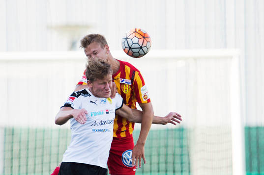 Frejs Victor Söderström och Syrianskas Viktor Wernersson