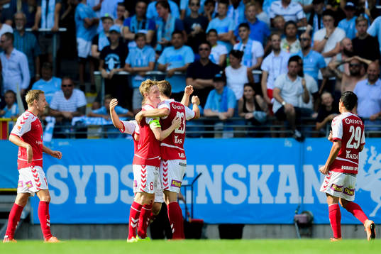 Kalmars Rasmus Elm och Viktor Elm jublar