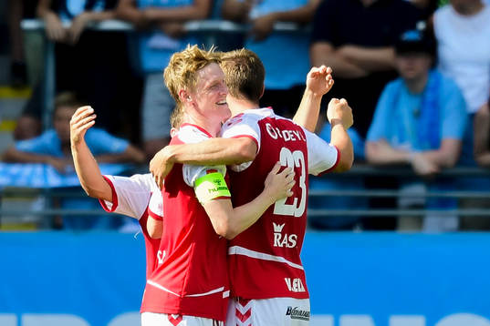 Kalmars Rasmus Elm och Viktor Elm jublar