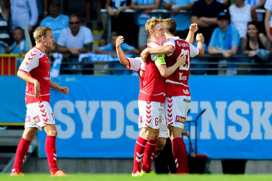 Kalmars Rasmus Elm och Viktor Elm jublar
