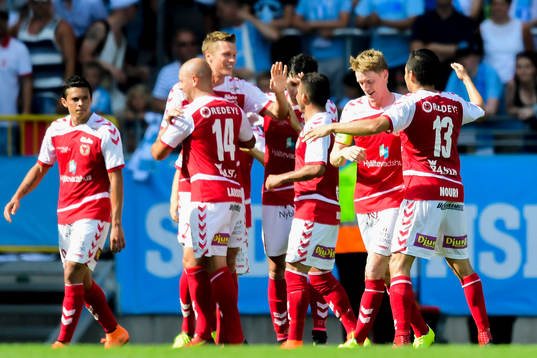 Kalmars Rasmus Elm jublar med lagkamraterna