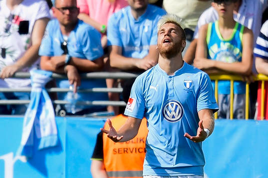 Malmö FFs Rasmus Bengtsson deppar