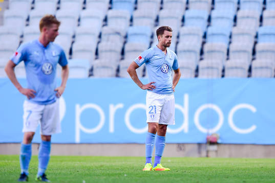 Malmö FFs Kari Arnason deppar