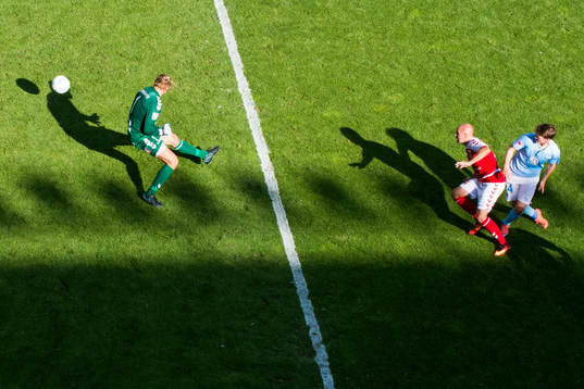Malmö FFs Vidar Örn Kjartansson gör 1-1 bakom Kalmars