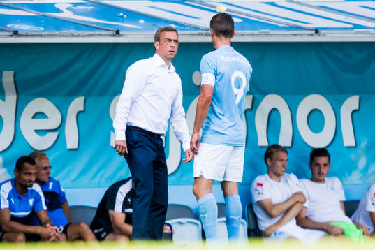Malmö FFs tränare Allan Kuhn och Markus Rosenberg i samtal