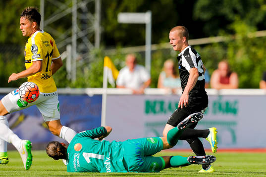 Örebros Daniel Gustavsson gör 0-3