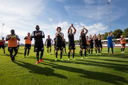 Örebros spelar jublar