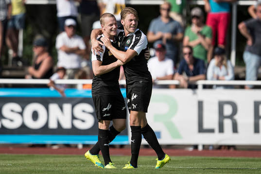 Örebros Daniel Gustavsson och Örebros Martin Broberg