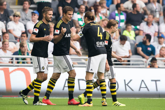 s Eero Markkanen (m) jublar
