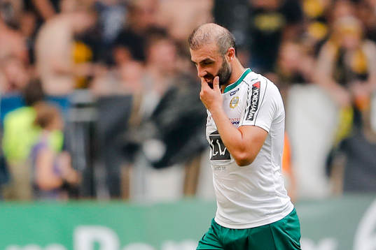 Hammarbys Kennedy Bakircioglu deppar när han byts ut