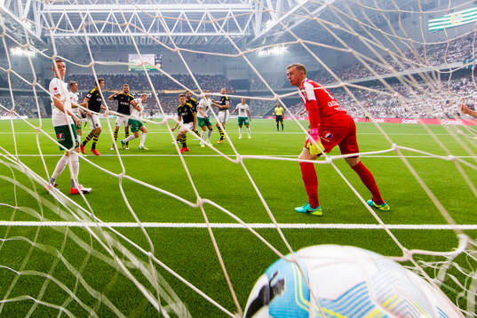 s Haukur Heidar Hauksson nickar in 0-1 förbi  Hammarbys