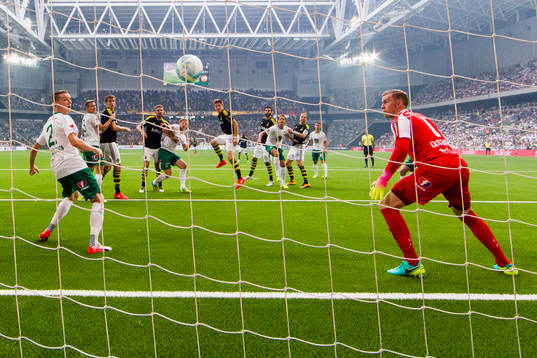 s Haukur Heidar Hauksson nickar in 0-1 förbi  Hammarbys