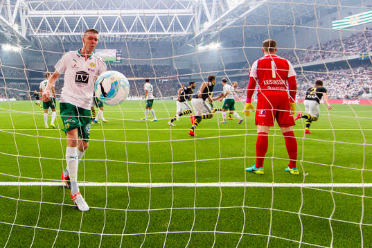 s Haukur Heidar Hauksson nickar in 0-1 förbi  Hammarbys