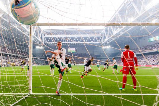 s Haukur Heidar Hauksson nickar in 0-1 förbi  Hammarbys