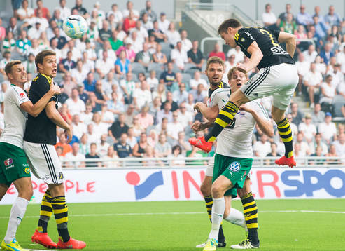 s Haukur Heidar Hauksson nickar in 0-1 för AIK