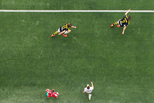 Hammarbys målvakt Ögmundur Kristinsson och Mats Solheim
