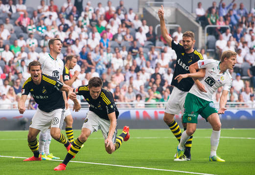 s Haukur Heidar Hauksson (m) gör 0-1 och jublar