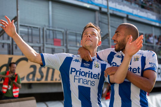 IFK Göteborgs Mads Albeck jublar ihop med Haitam Aleesami