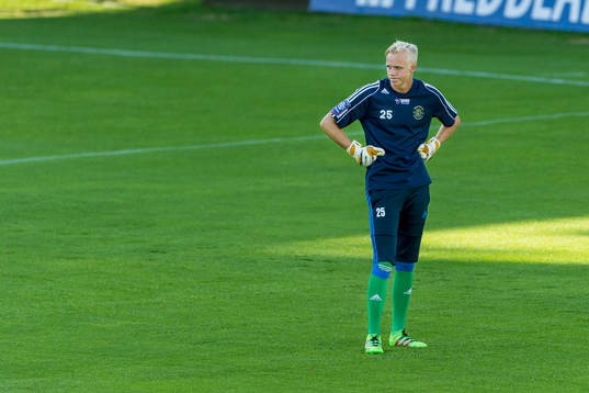 Ängelholms målvakt Hugo Olsson före fotbollsmatchen i