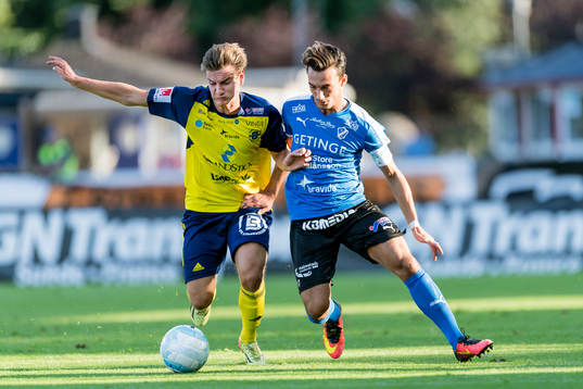 Ängelholms Axel Grahn och Halmstads Sead Haksabanovic