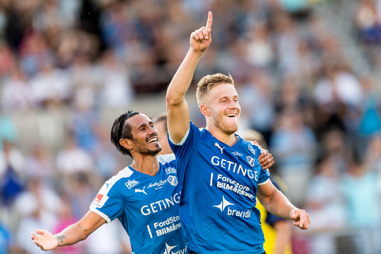 Halmstads Alexander Ruud Tveter (h) jublar