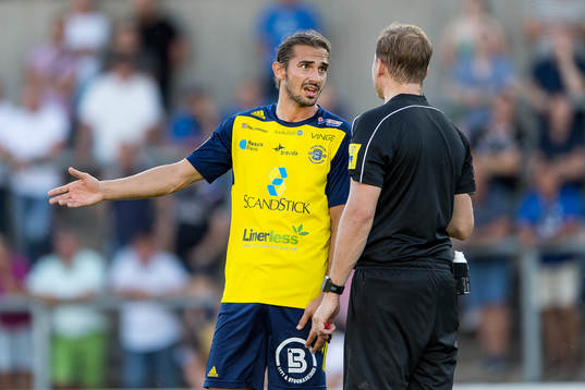 Ängelholms Vladica Zlojutro i diskussion med domare Johan