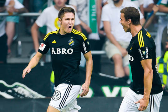 s Haukur Heidar Hauksson jublar