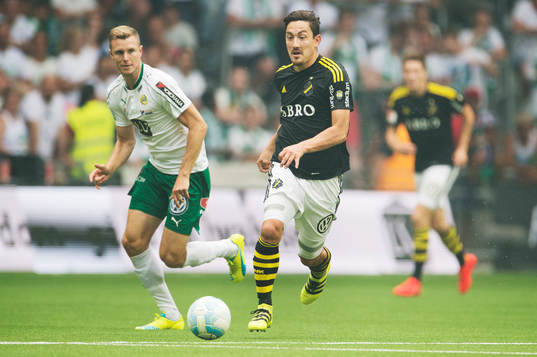 s Stefan Ishizaki och Hammarbys Richard Magyar