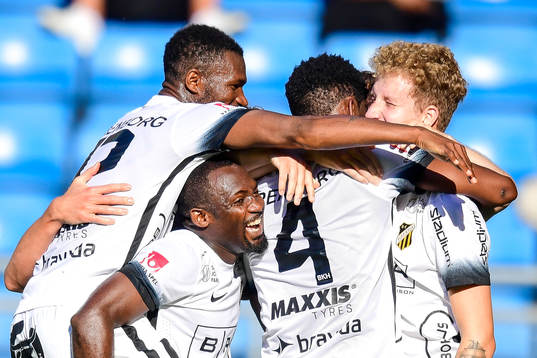 Häckens spelare jublar