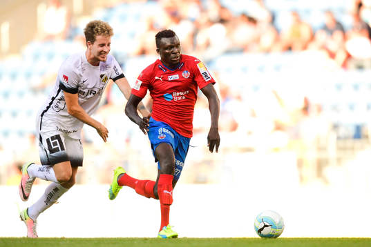 Häckens Samuel Gustafson och Helsingborgs Lalawélé