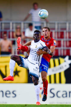 Helsingborgs Frederik Helstrup och Häckens Alhassan Kamara