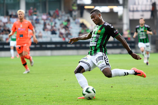 GAIS Liam Loyd Davies laddar för skott