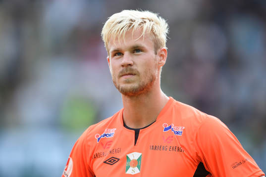 Varbergs Mats Andre Kaland vid lineup innan fotbollsmatchen